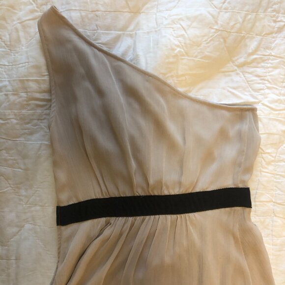 NWT Smart Set Ethereal Asymmetric One Shoulder Ruffles Waist Dress Taupe 4 Small - Picture 5 of 12